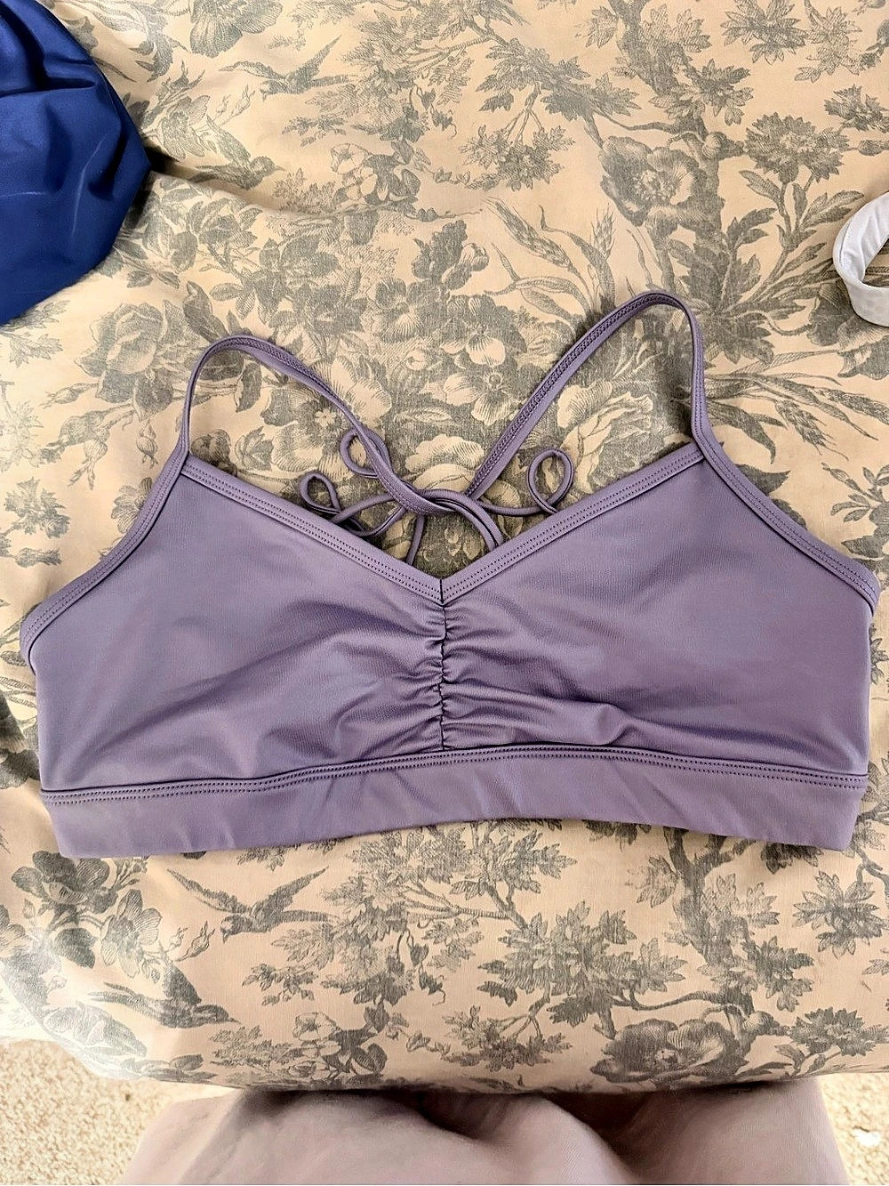 alo Ruched Strappy Sports Bra in Purple Large